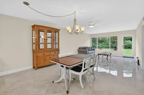 9245 Flynn Circle Boca Raton FL 33496