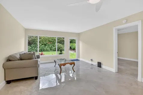 9245 Flynn Circle Boca Raton FL 33496