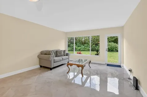 9245 Flynn Circle Boca Raton FL 33496