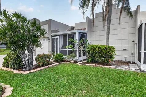 9245 Flynn Circle Boca Raton FL 33496