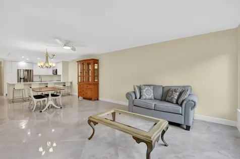 9245 Flynn Circle Boca Raton FL 33496
