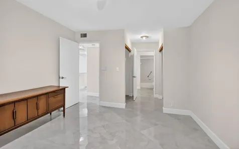 9245 Flynn Circle Boca Raton FL 33496