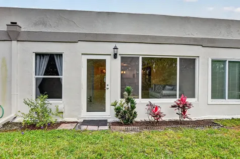 9245 Flynn Circle Boca Raton FL 33496