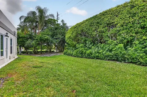 9245 Flynn Circle Boca Raton FL 33496