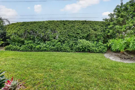 9245 Flynn Circle Boca Raton FL 33496