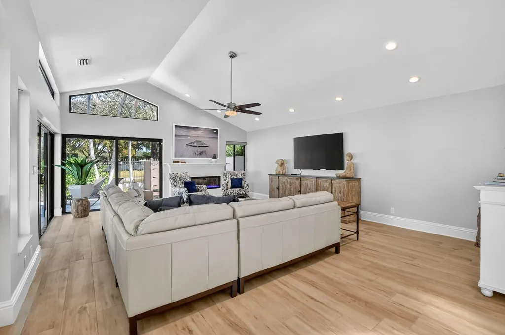 21634 Club Villa Terrace Boca Raton FL 33433