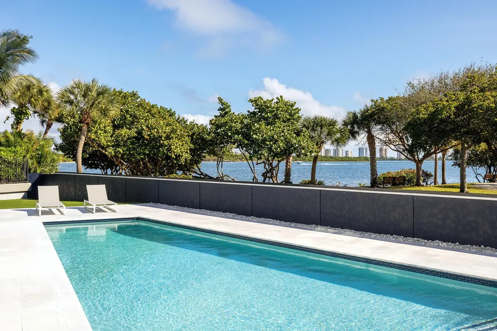 706 Lakeside Circle North Palm Beach FL 33408