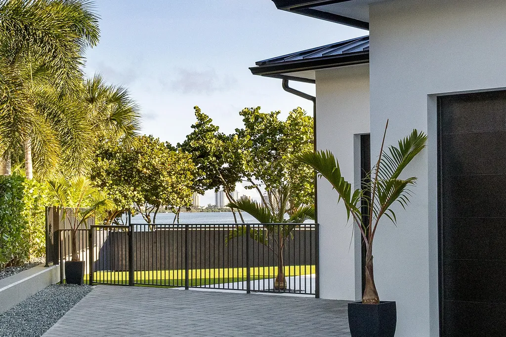 706 Lakeside Circle North Palm Beach FL 33408