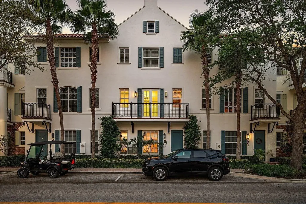 373 E Cannery Row Circle Delray Beach FL 33444