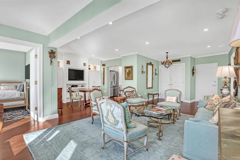 44 Cocoanut Row Palm Beach FL 33480