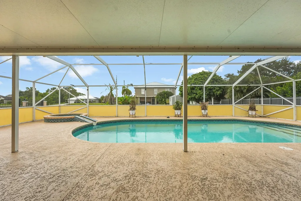 1402 SW Doe Court Port St Lucie FL 34953