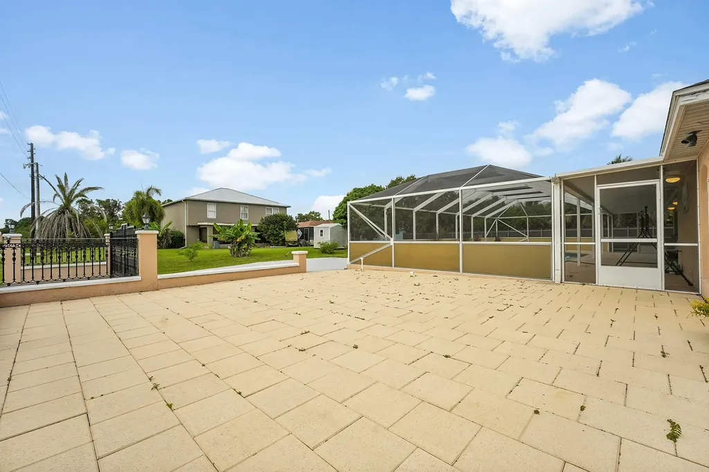 1402 SW Doe Court Port St Lucie FL 34953