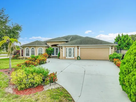 1402 SW Doe Court Port St Lucie FL 34953