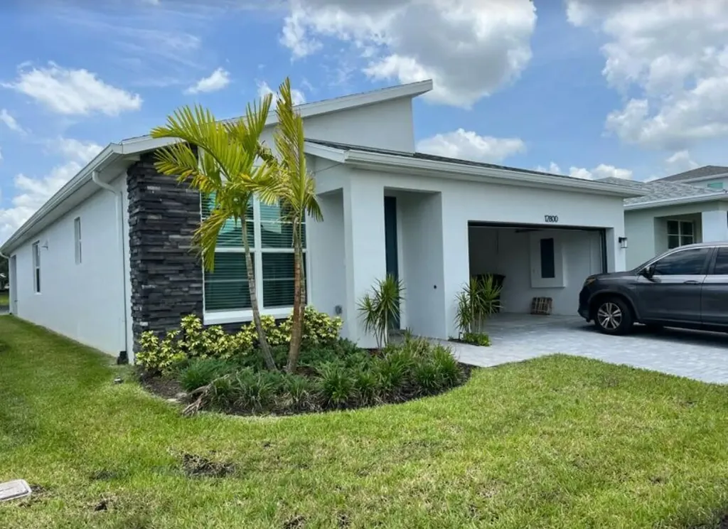 12800 SW Eleanor Drive Port St Lucie FL 34987