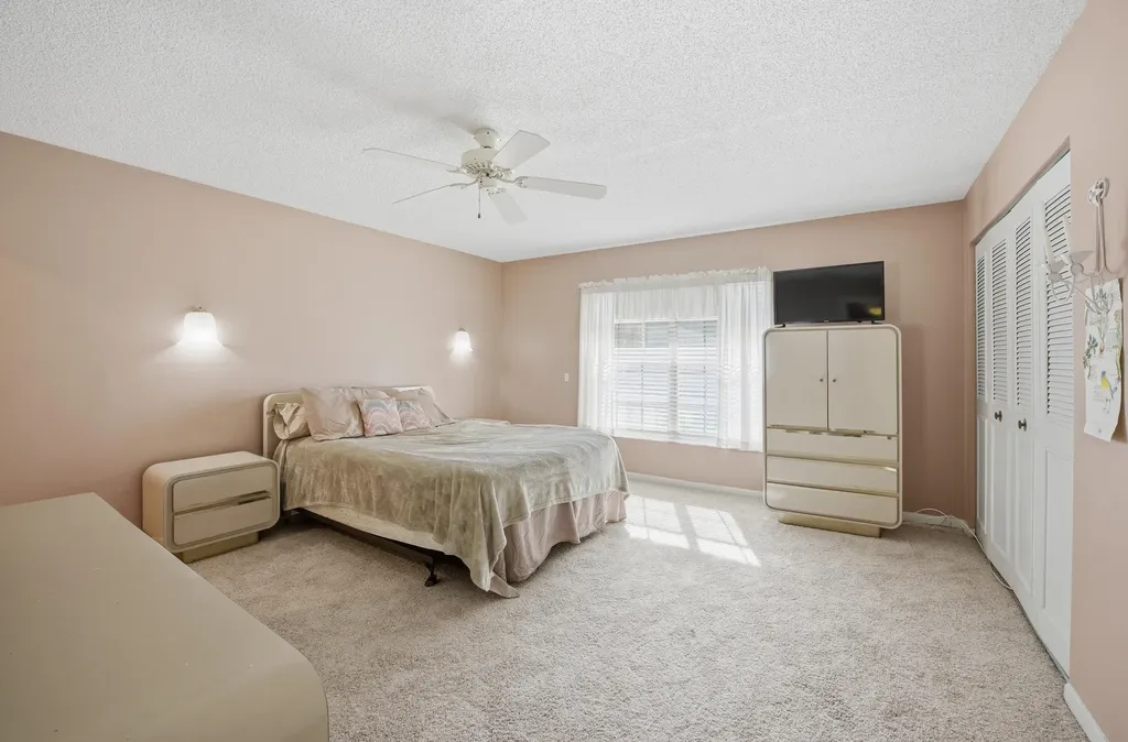 461 Holyoke Lane Lake Worth FL 33467