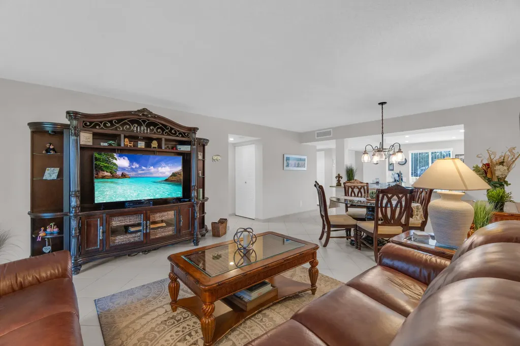 7185 Huntington Lane Delray Beach FL 33446