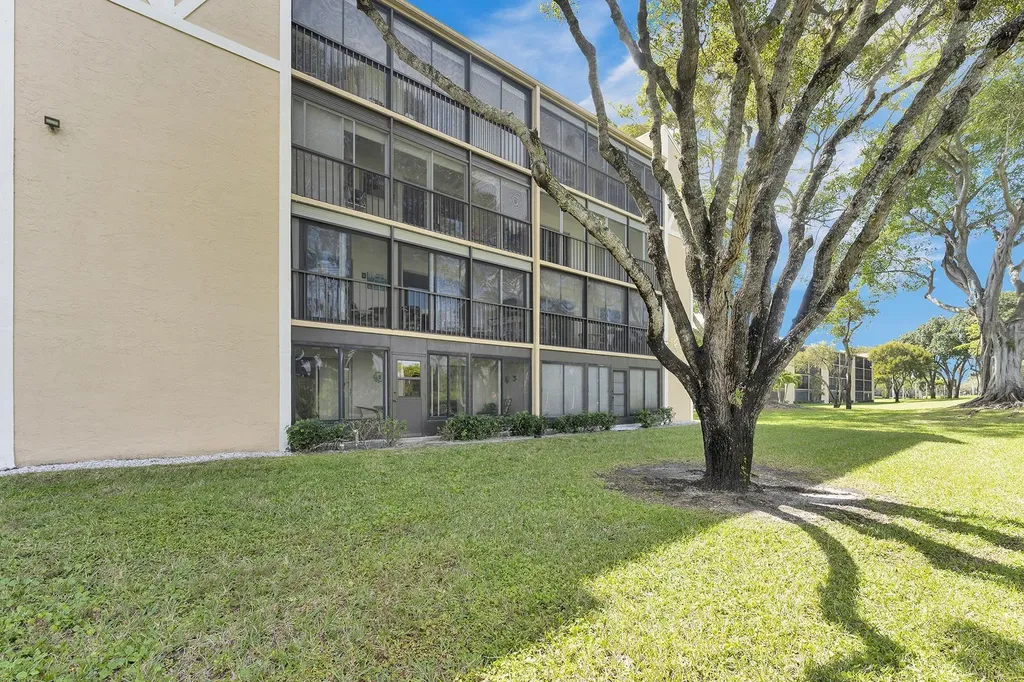 7185 Huntington Lane Delray Beach FL 33446