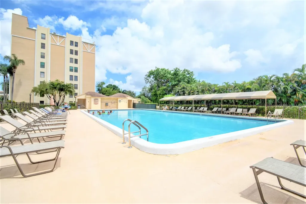 7185 Huntington Lane Delray Beach FL 33446