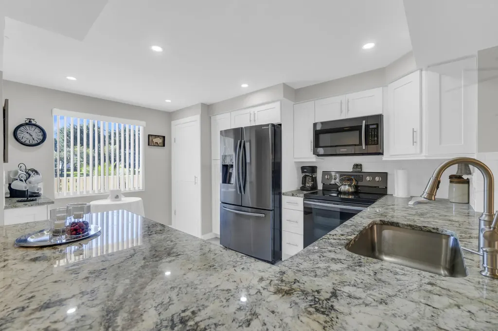 7185 Huntington Lane Delray Beach FL 33446