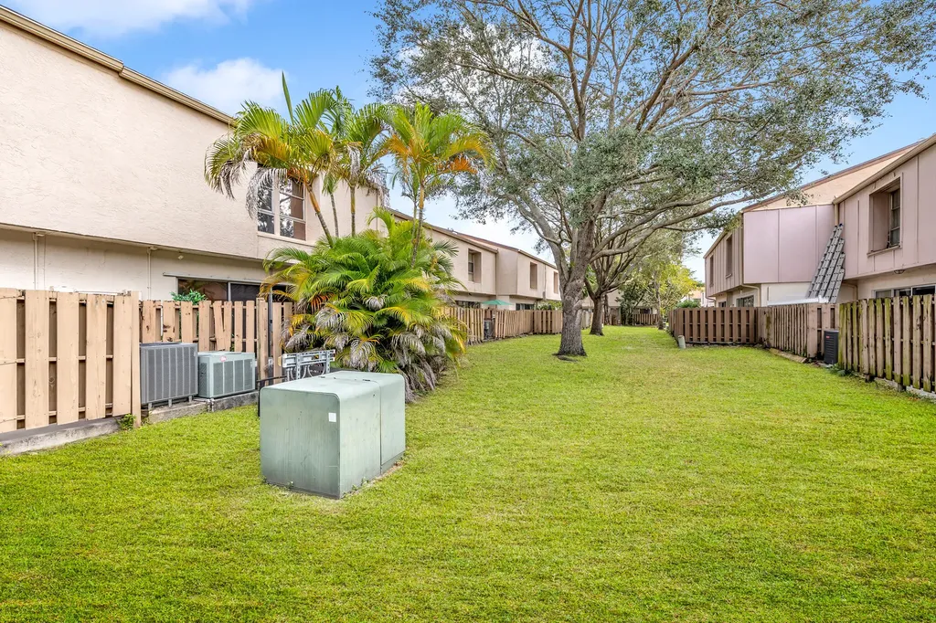 881 NW 81 Way Plantation FL 33324