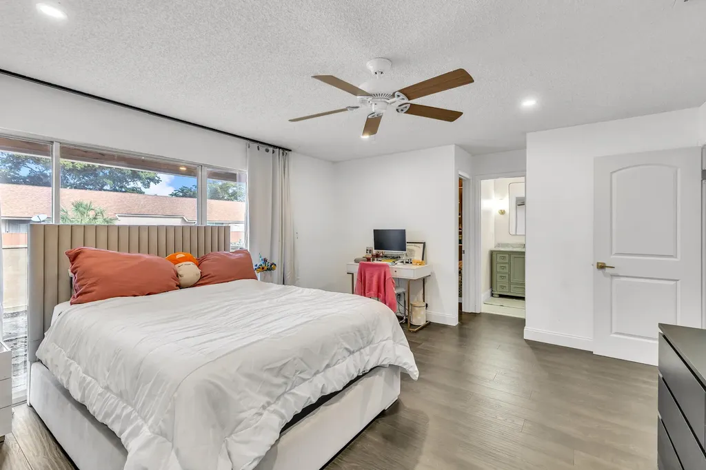 881 NW 81 Way Plantation FL 33324