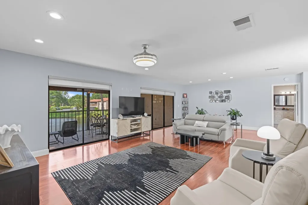 9265 Vista Del Lago Boca Raton FL 33428