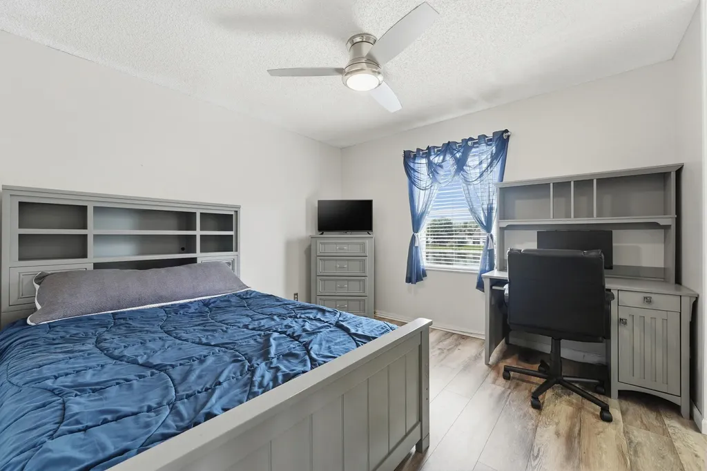 2805 Foxhall Drive E West Palm Beach FL 33417
