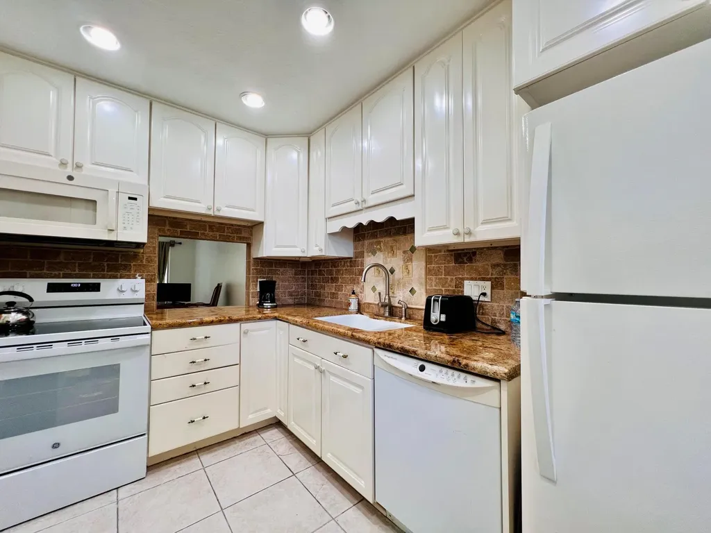 150 Lake Meryl Drive West Palm Beach FL 33411
