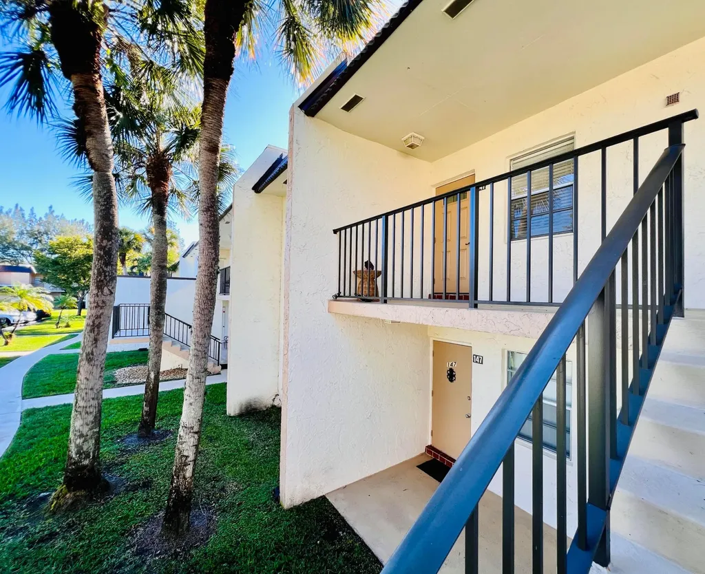 150 Lake Meryl Drive West Palm Beach FL 33411