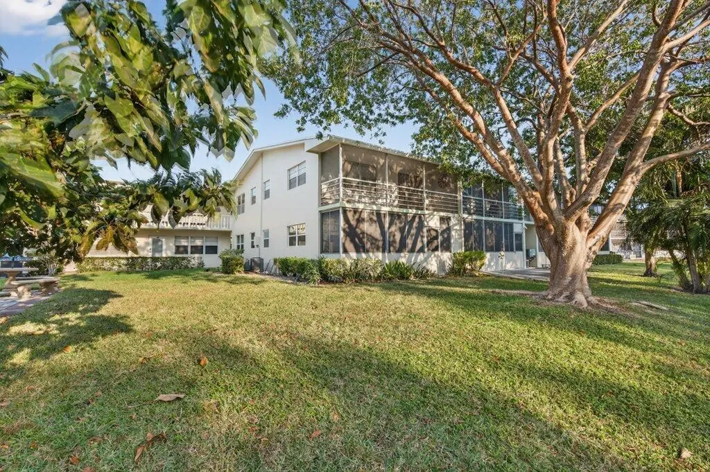 56 Windsor C West Palm Beach FL 33417