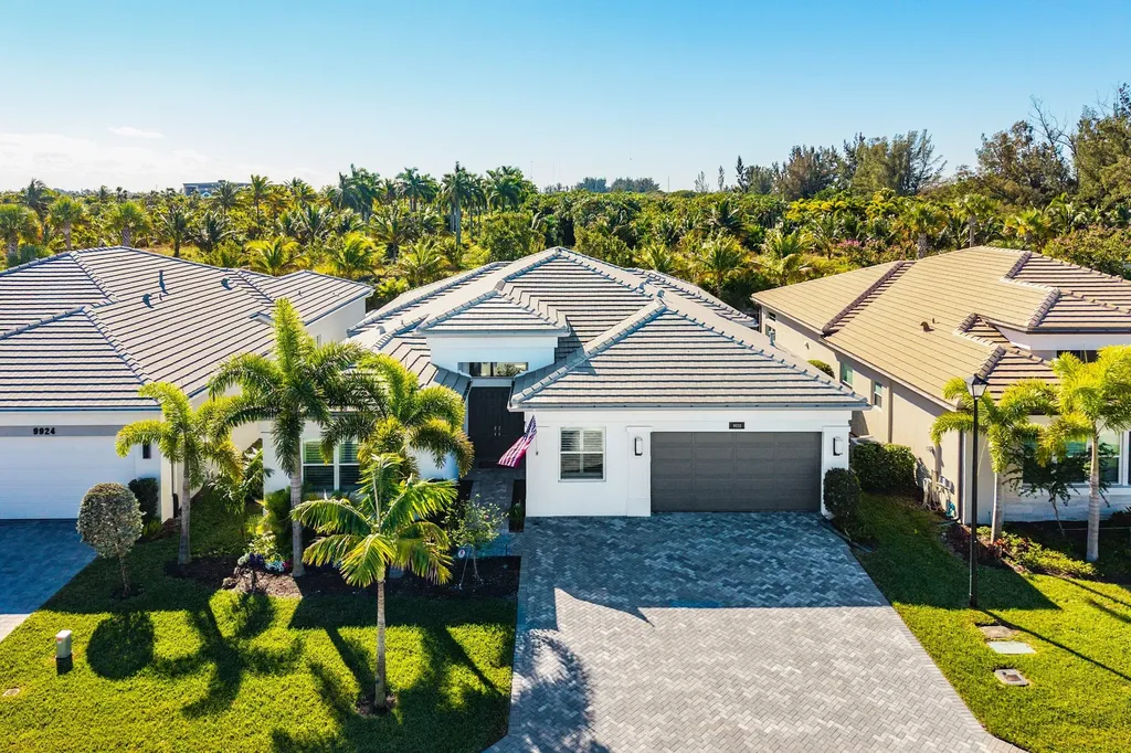9930 Pecorino Isle Boynton Beach FL 33473