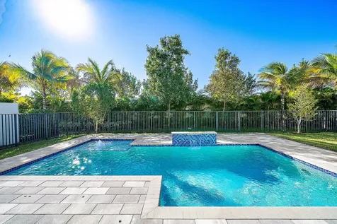 9930 Pecorino Isle Boynton Beach FL 33473