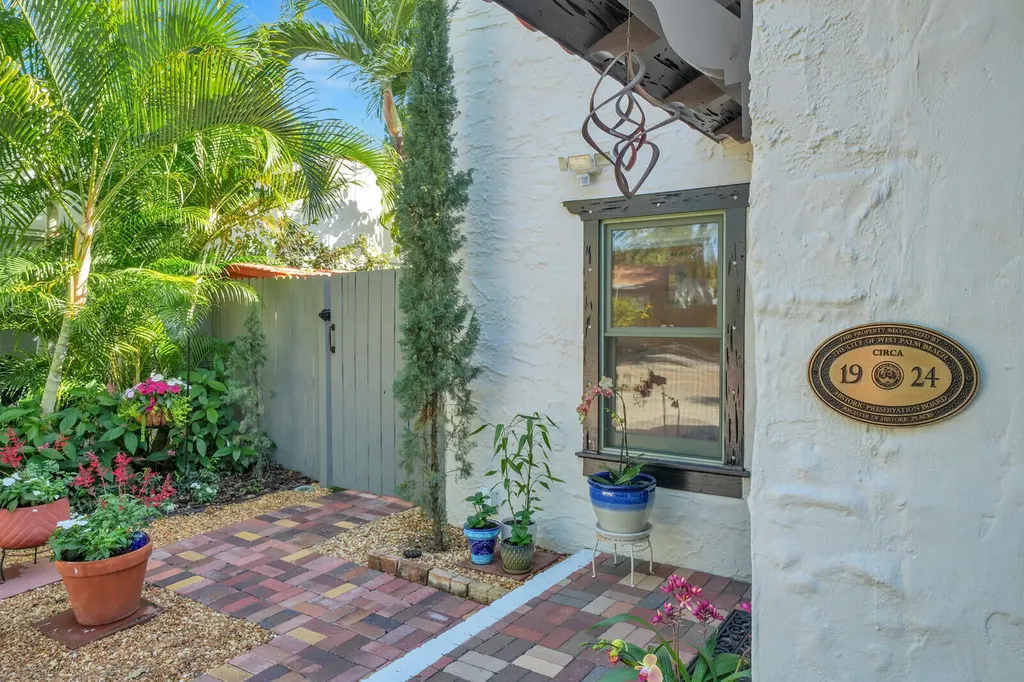 744 Penn Street West Palm Beach FL 33401