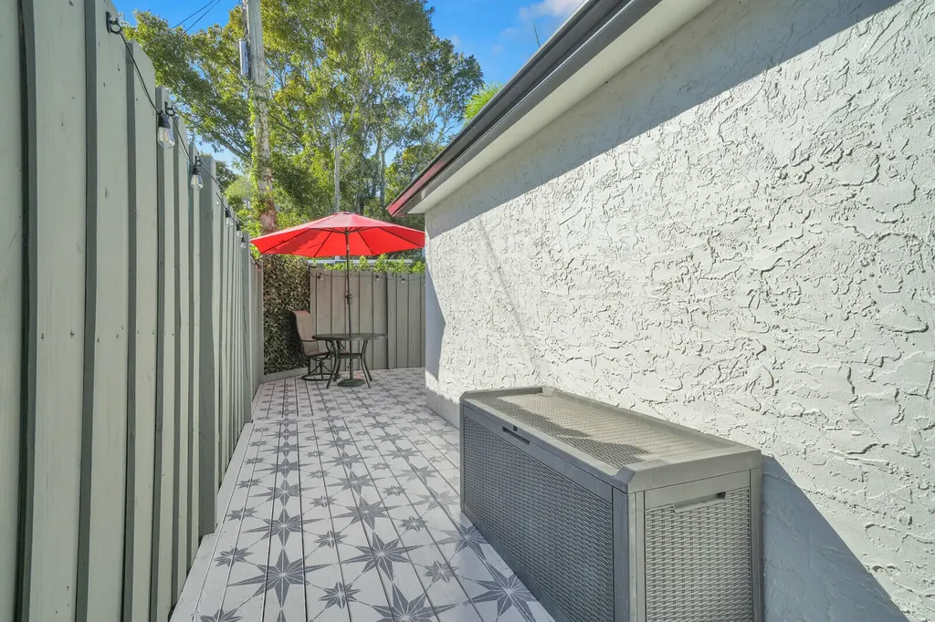 744 Penn Street West Palm Beach FL 33401
