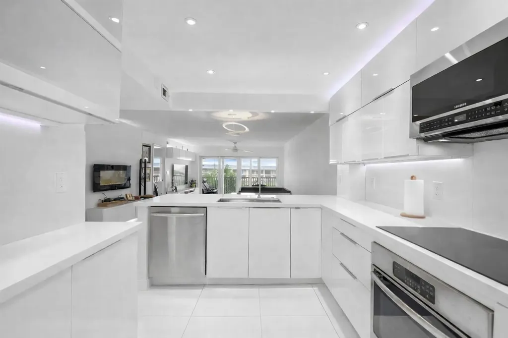 1523 E Hillsboro Boulevard Deerfield Beach FL 33441