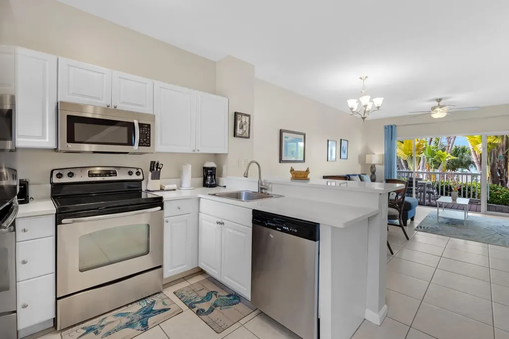 5081 Sunset Village Drive Duck Key FL 33050