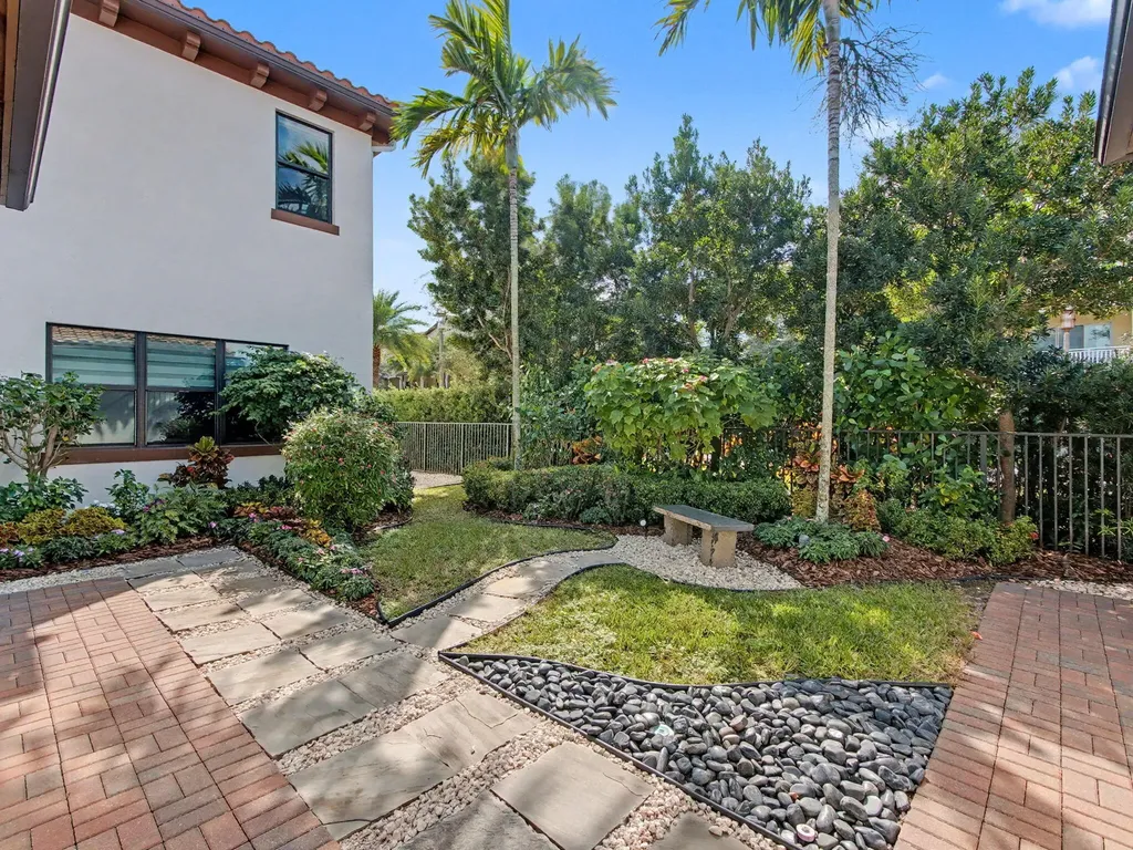 8125 Hobbes Way Palm Beach Gardens FL 33418
