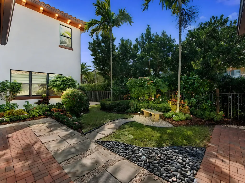 8125 Hobbes Way Palm Beach Gardens FL 33418