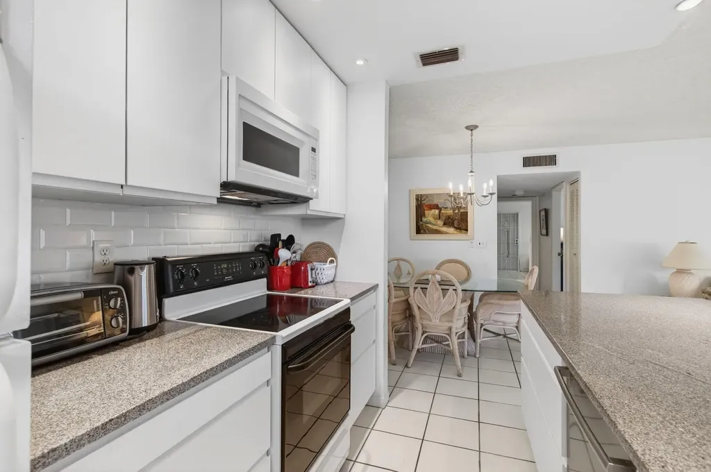 1327 High Point Way SE Delray Beach FL 33445