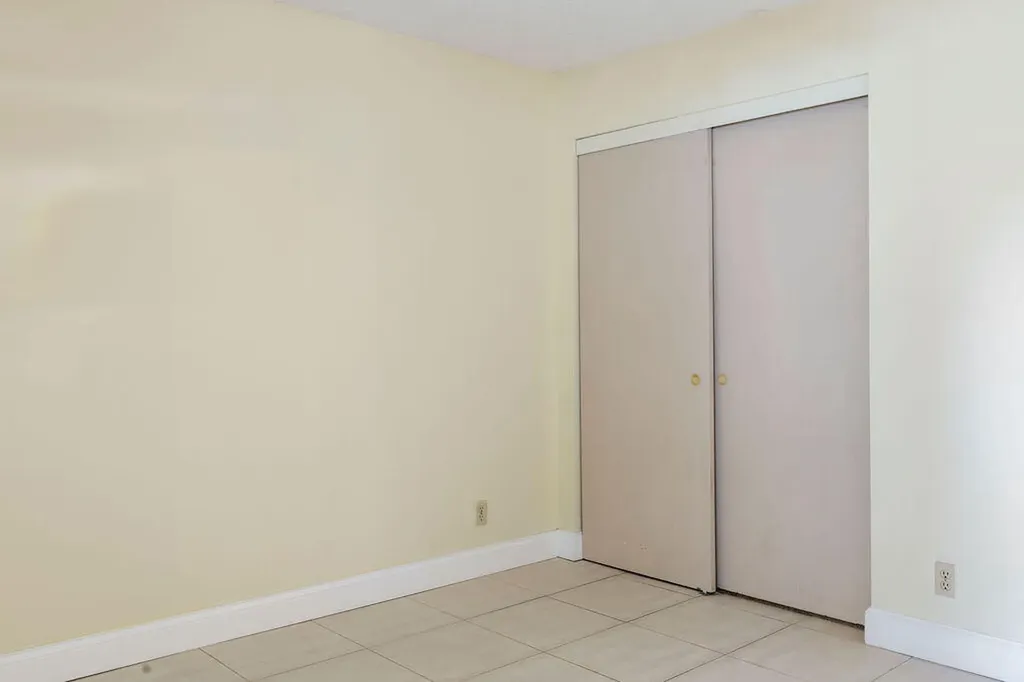 5701 Camino Del Sol Boca Raton FL 33433