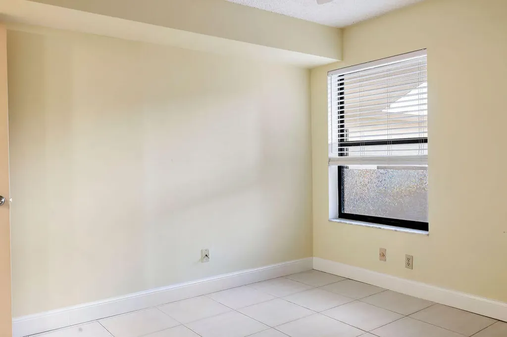 5701 Camino Del Sol Boca Raton FL 33433