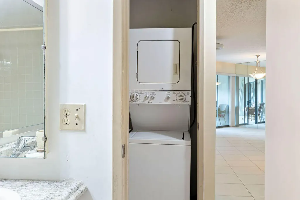 5701 Camino Del Sol Boca Raton FL 33433