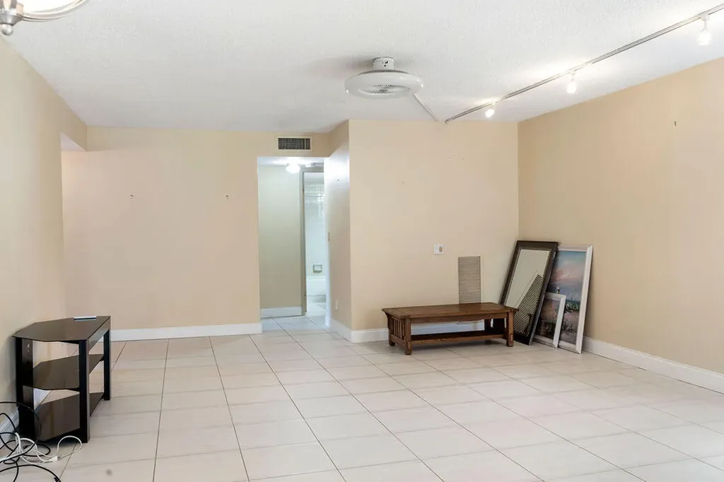 5701 Camino Del Sol Boca Raton FL 33433