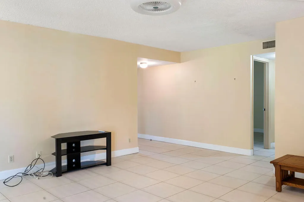 5701 Camino Del Sol Boca Raton FL 33433