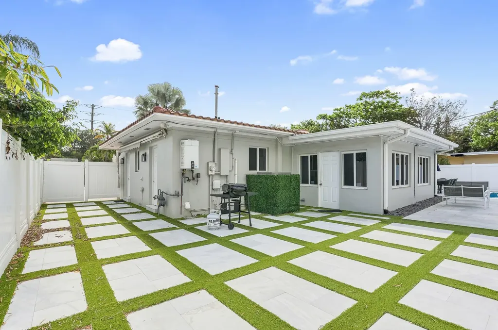 3025 Center Avenue Fort Lauderdale FL 33308