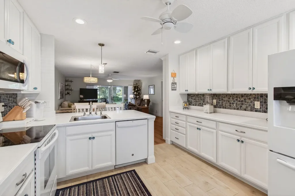 5452 Poppy Place Delray Beach FL 33484