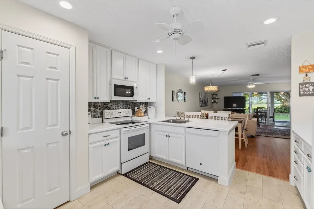 5452 Poppy Place Delray Beach FL 33484