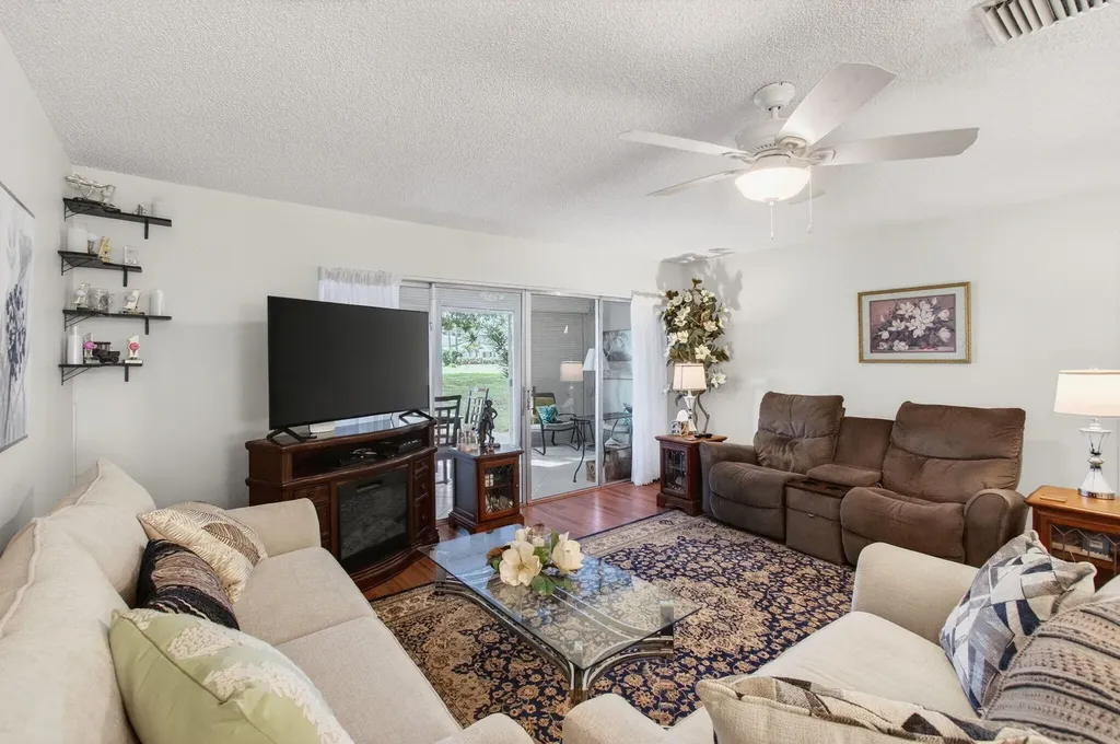 5452 Poppy Place Delray Beach FL 33484