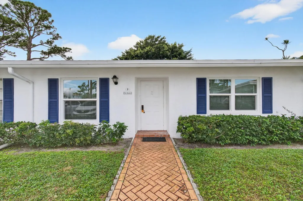 5452 Poppy Place Delray Beach FL 33484