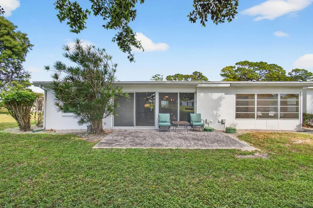 5452 Poppy Place Delray Beach FL 33484